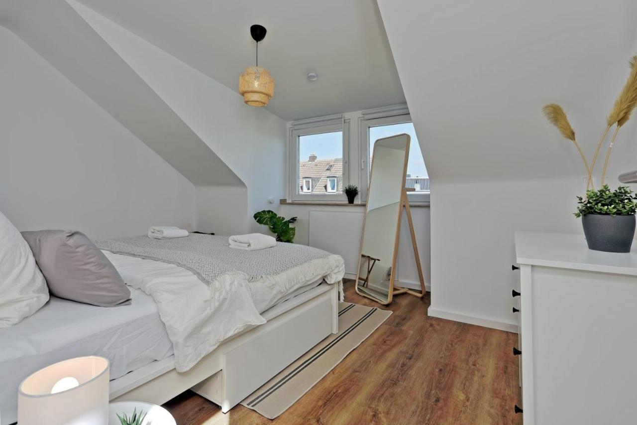 'Traveller Lodge' Grosszuegiges Apartment - 3 Bedroom 10Min To Hbf, Full Kitchen, Homeoffice, Netflix, Wifi Düsseldorf Exterior foto
